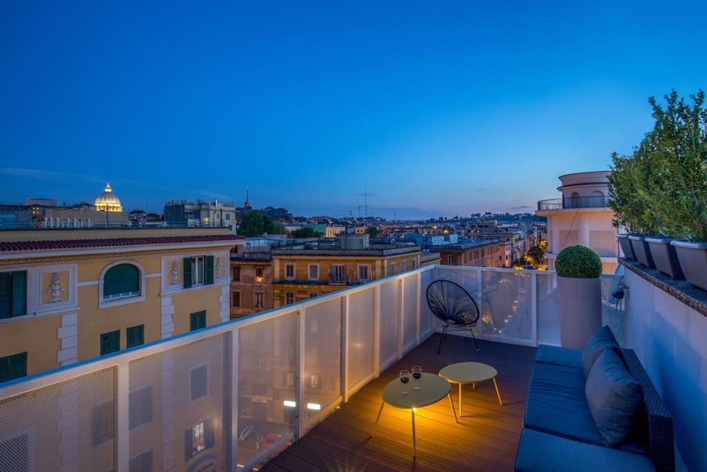 Vatican Rooftop Con Vista Su San Pietro *