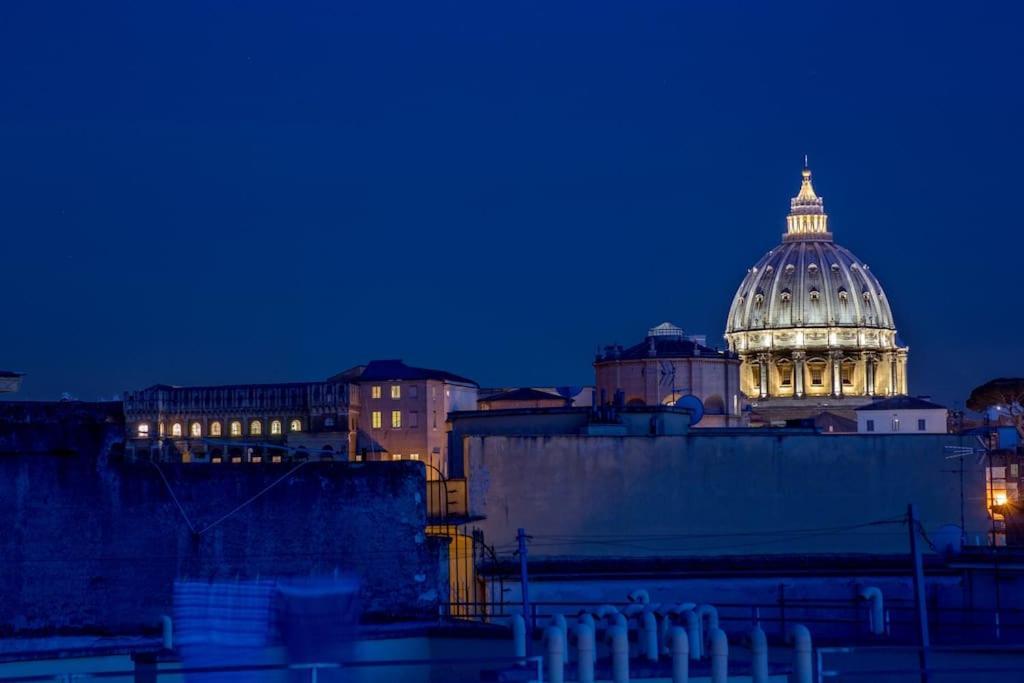 Vatican Rooftop Con Vista Su San Pietro Apartment Rome